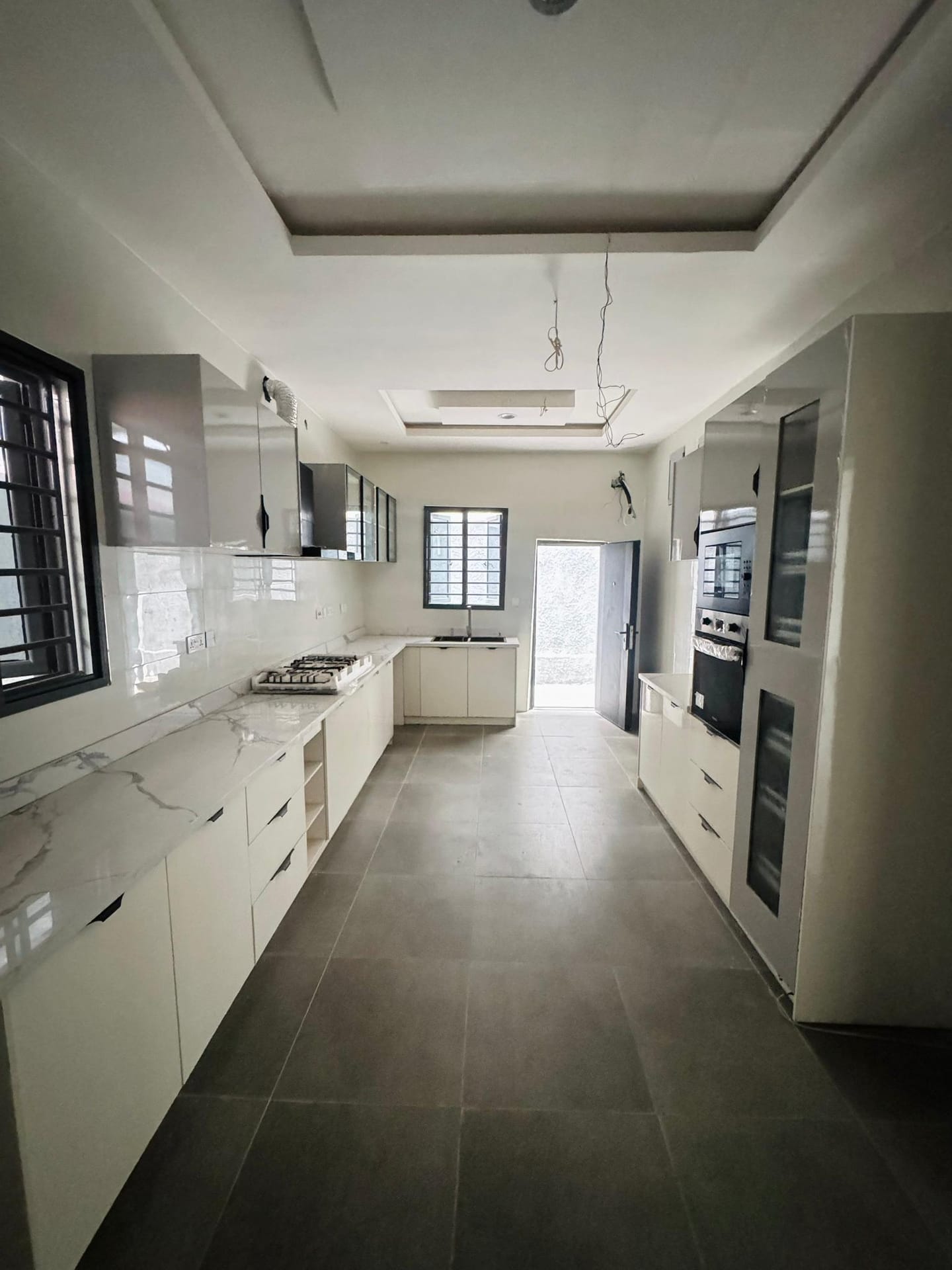 Luxury 3-Bedroom Apartment with BQ, Lekki Phase 1 — photo 2
