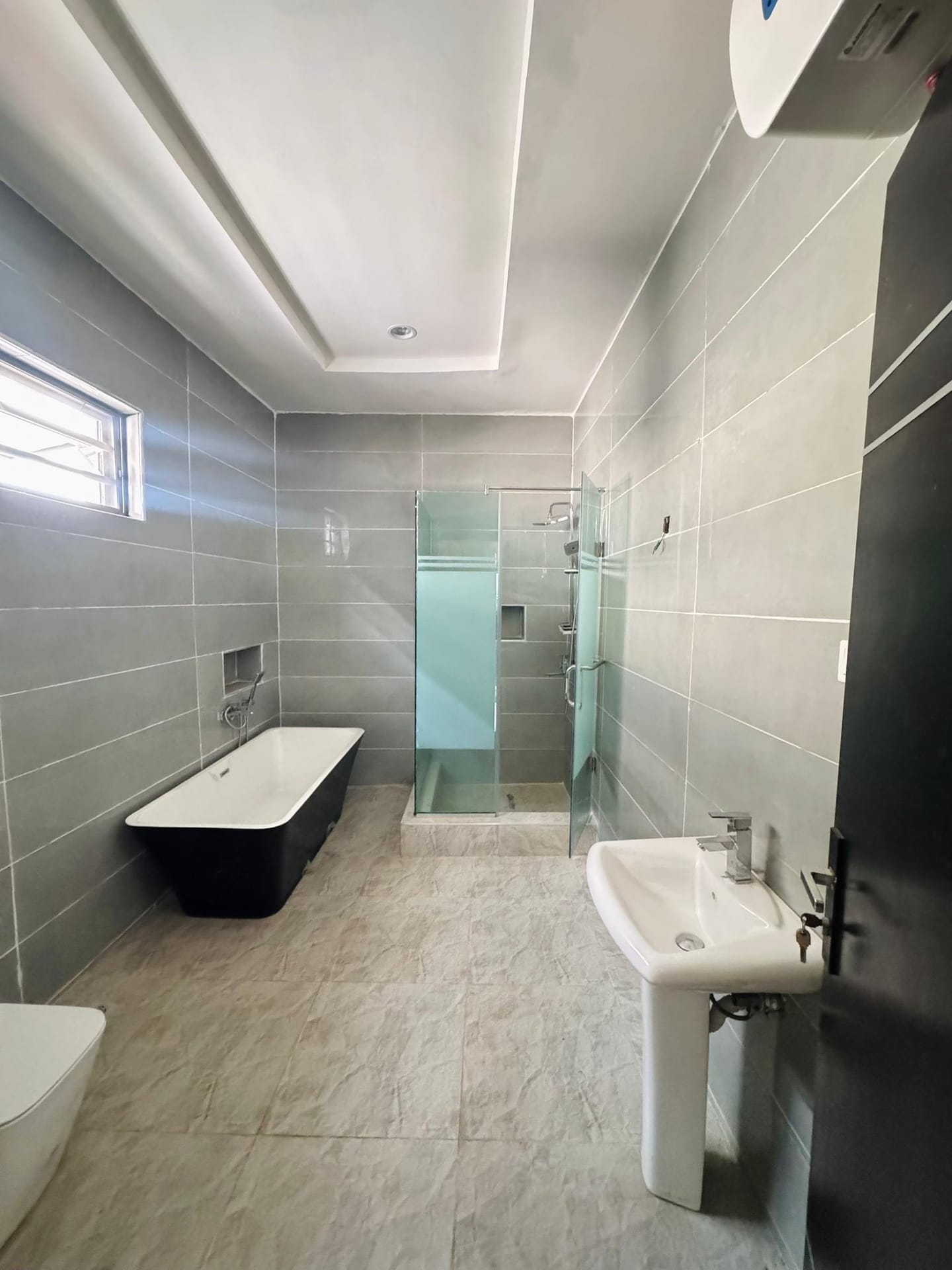 Luxury 3-Bedroom Apartment with BQ, Lekki Phase 1 — photo 3