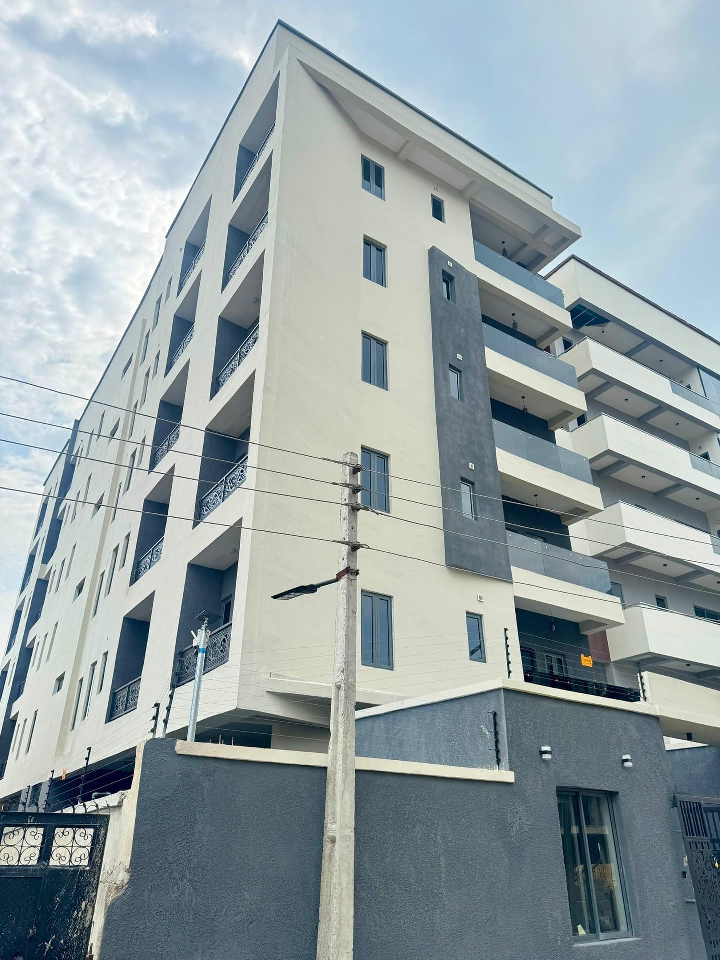 2-Bedroom Apartment & 3-Bedroom Maisonette with BQ, Lekki Phase 1 — photo 1